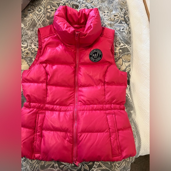 Adorable! Girls Abercrombie xl down puffer vest. Pink - Picture 6 of 12